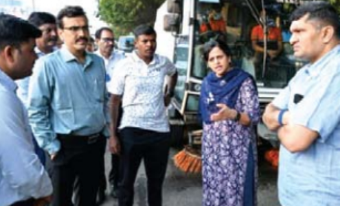 स्वच्छतेकडे दुर्लक्ष करणाऱ्या कंत्राटदारांवर कारवाई करा